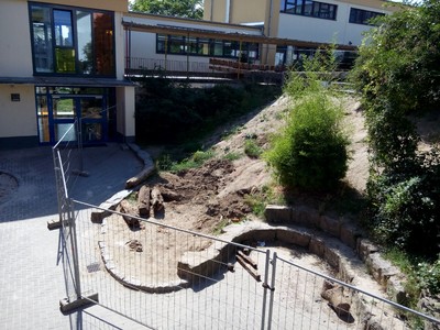 Renovierung Auengelnde fr die Schule im Emsbachtal
