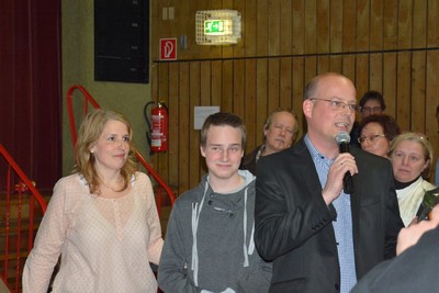 Frank Groos, neuer Bürgermeister der Gemeinde Brechen mit Frau Silke und Sohn Johannes