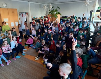 Kinder feiern tolles „Adventsfest“ im Frderverein
