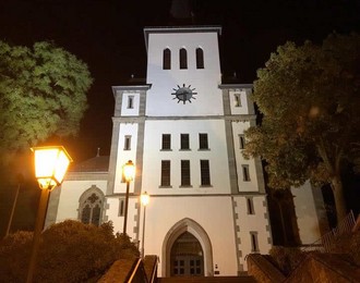 Kirche erstrahlt nun auch im Dunkeln